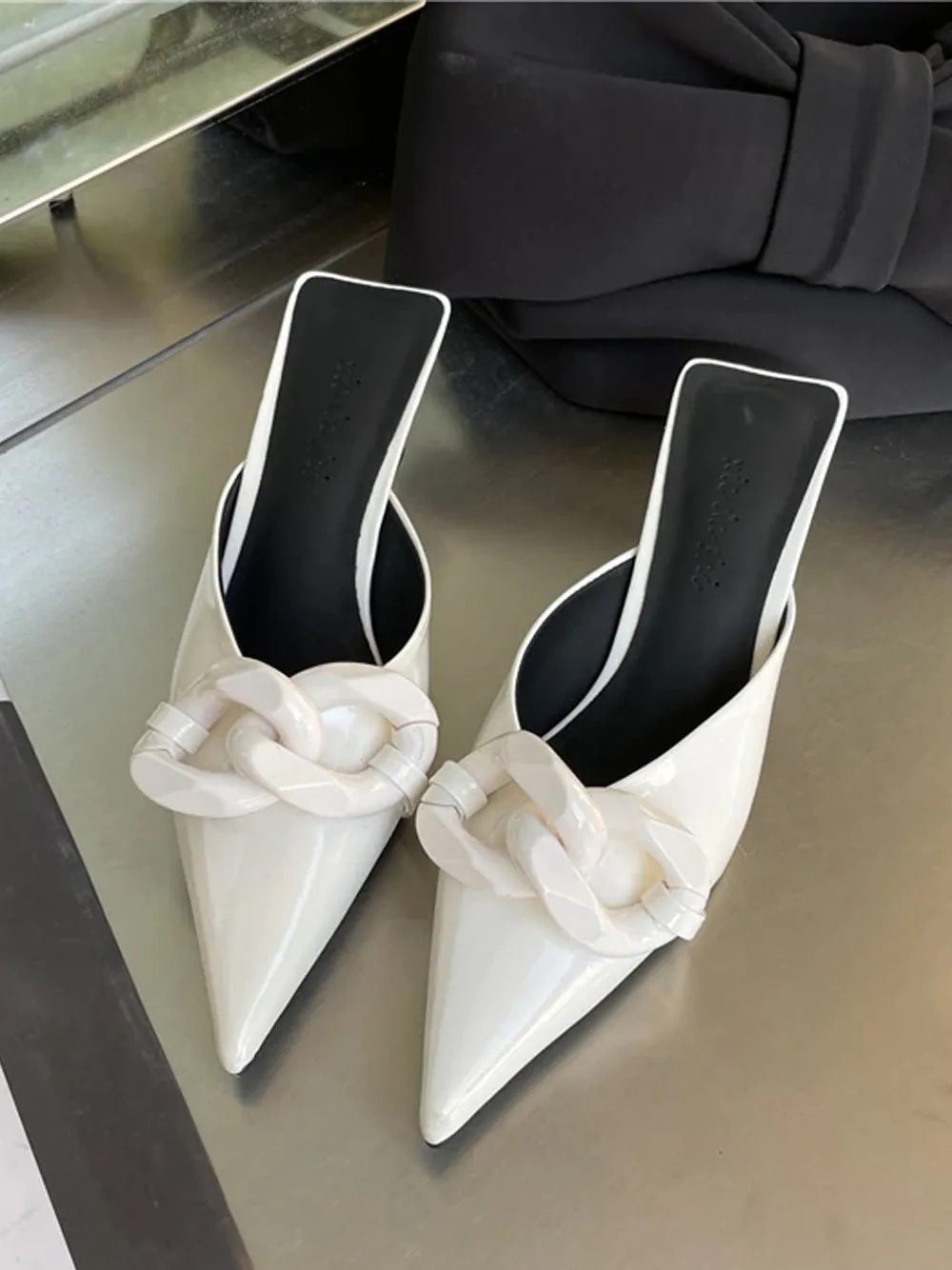 CANDY Pointed Toe Slides in White