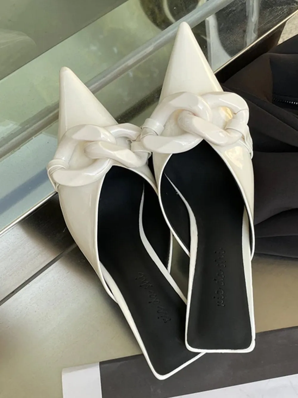 CANDY Pointed Toe Slides in White