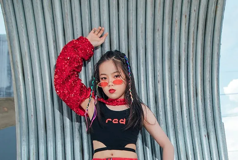 HH170 Hip Hop Dance Costume -Red Sequined Single-Sleeved Top-Hollow Leg Cargo Pants