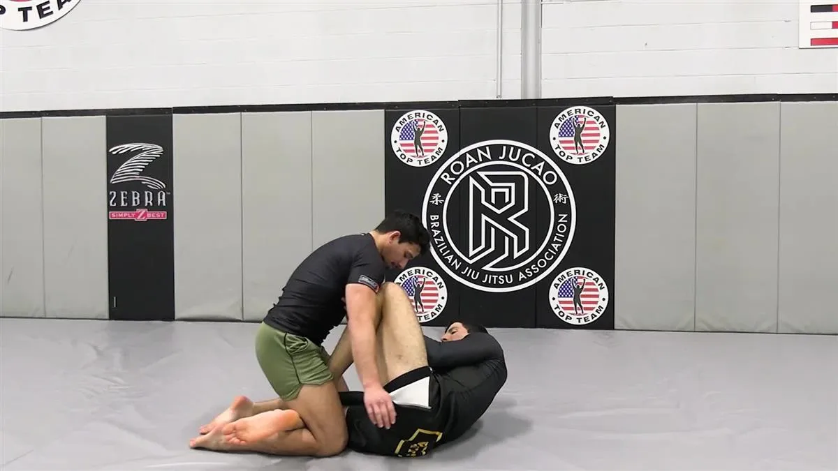 How To Beat The Pros: Leg Lock Attacks by Paul Ardila-Ibarra