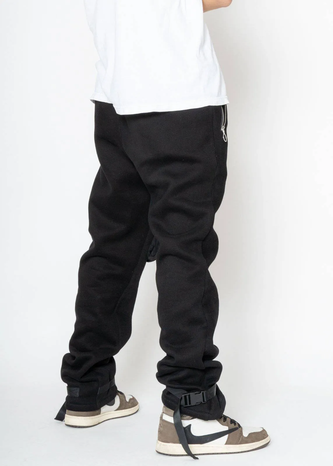 Konus Men's Bellow Pocket Sweatpants in Black