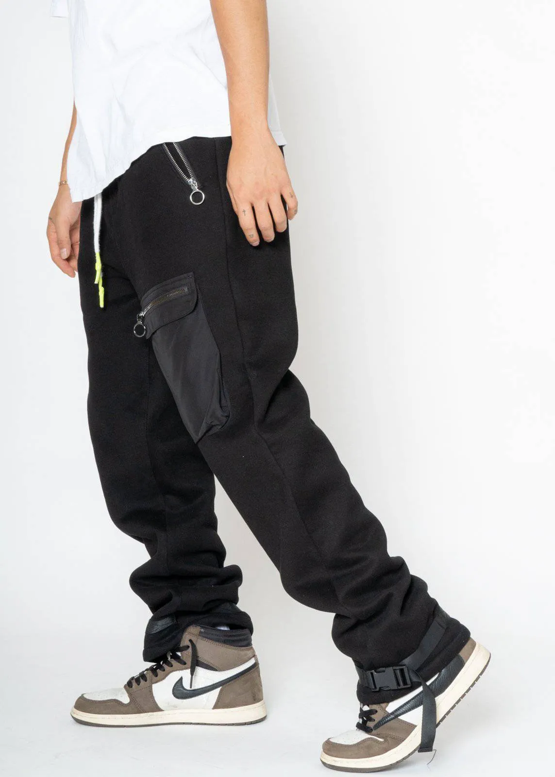 Konus Men's Bellow Pocket Sweatpants in Black