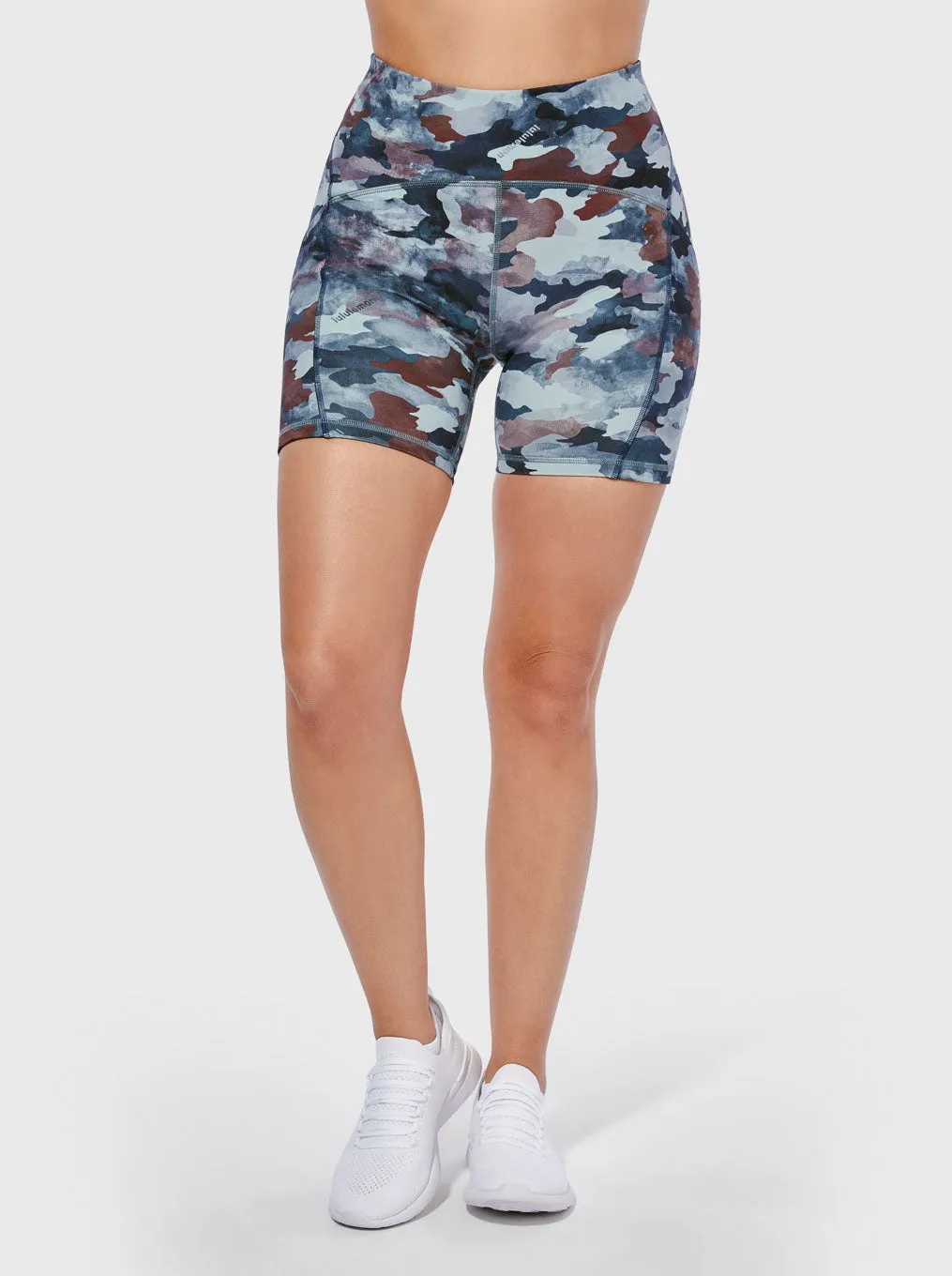 LULULEMON BLUE CAMO POWER THRU HR SHORT 6"