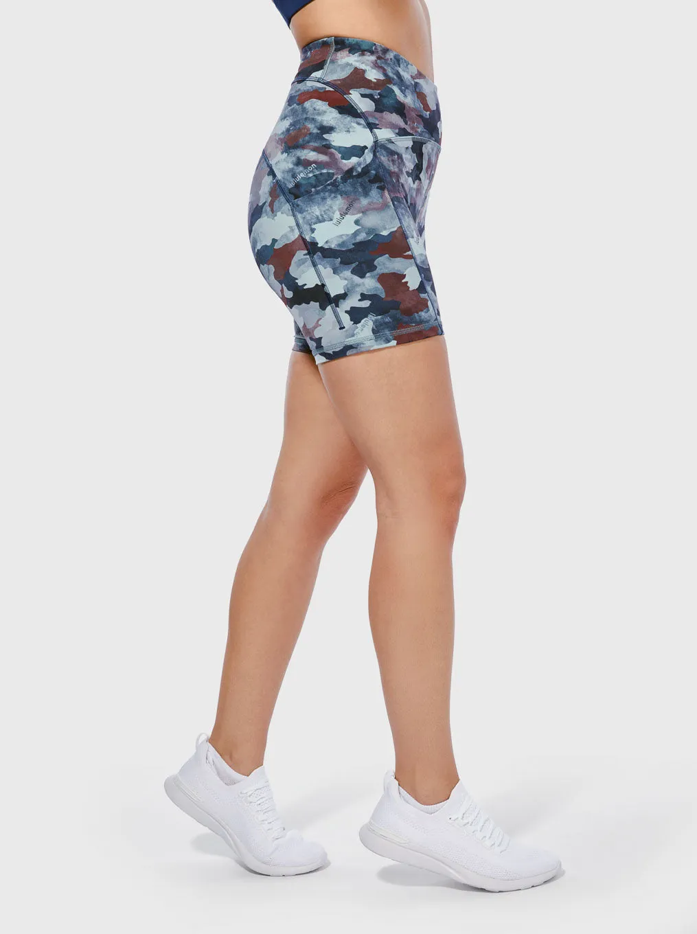 LULULEMON BLUE CAMO POWER THRU HR SHORT 6"