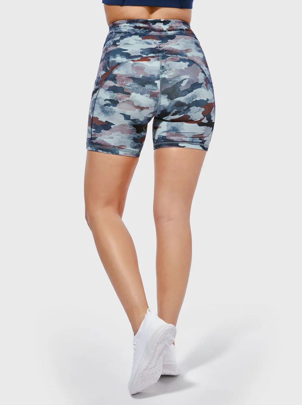 LULULEMON BLUE CAMO POWER THRU HR SHORT 6"