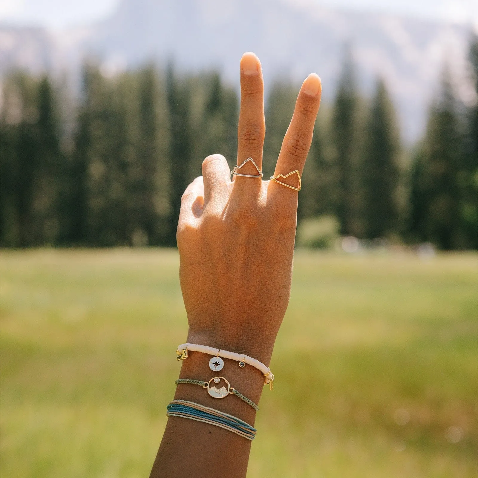 Outdoorsy Gals Vinyl Disc Stretch Bracelet