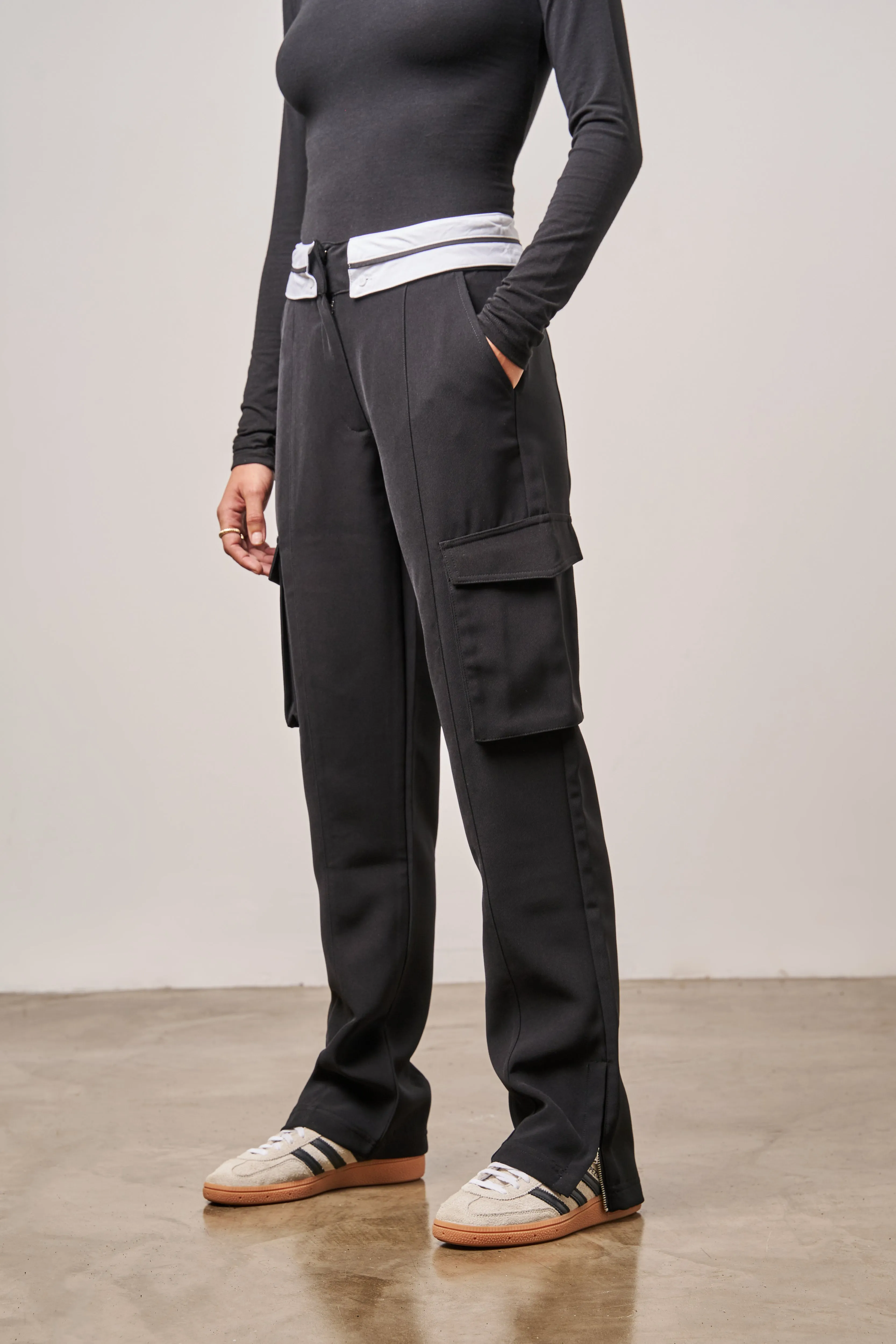 REVERSE WAISTBAND SMART CARGO TROUSER - BLACK