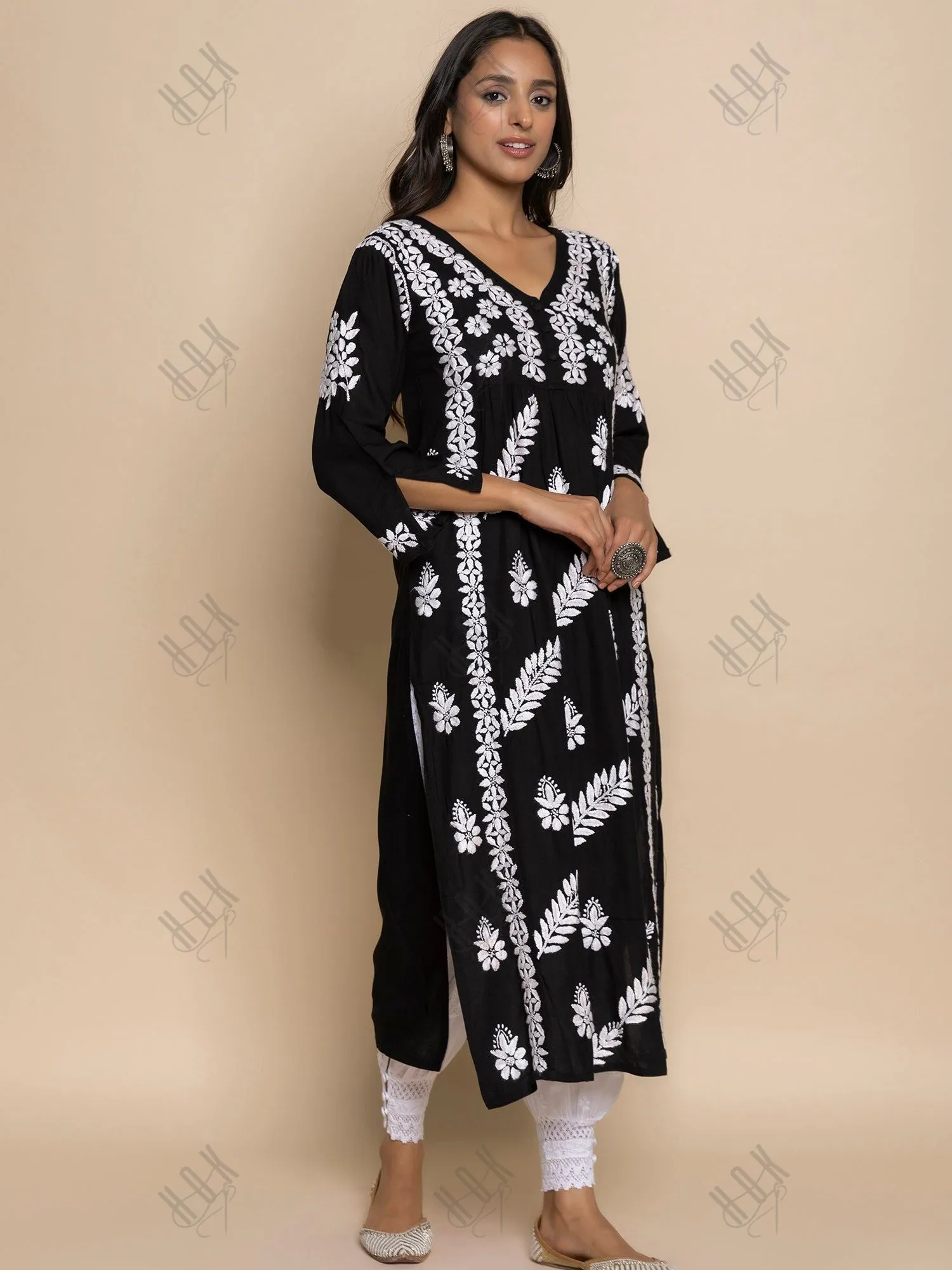 Rijuta in Chikankari Kurta in Rayon Cotton V Neck Black