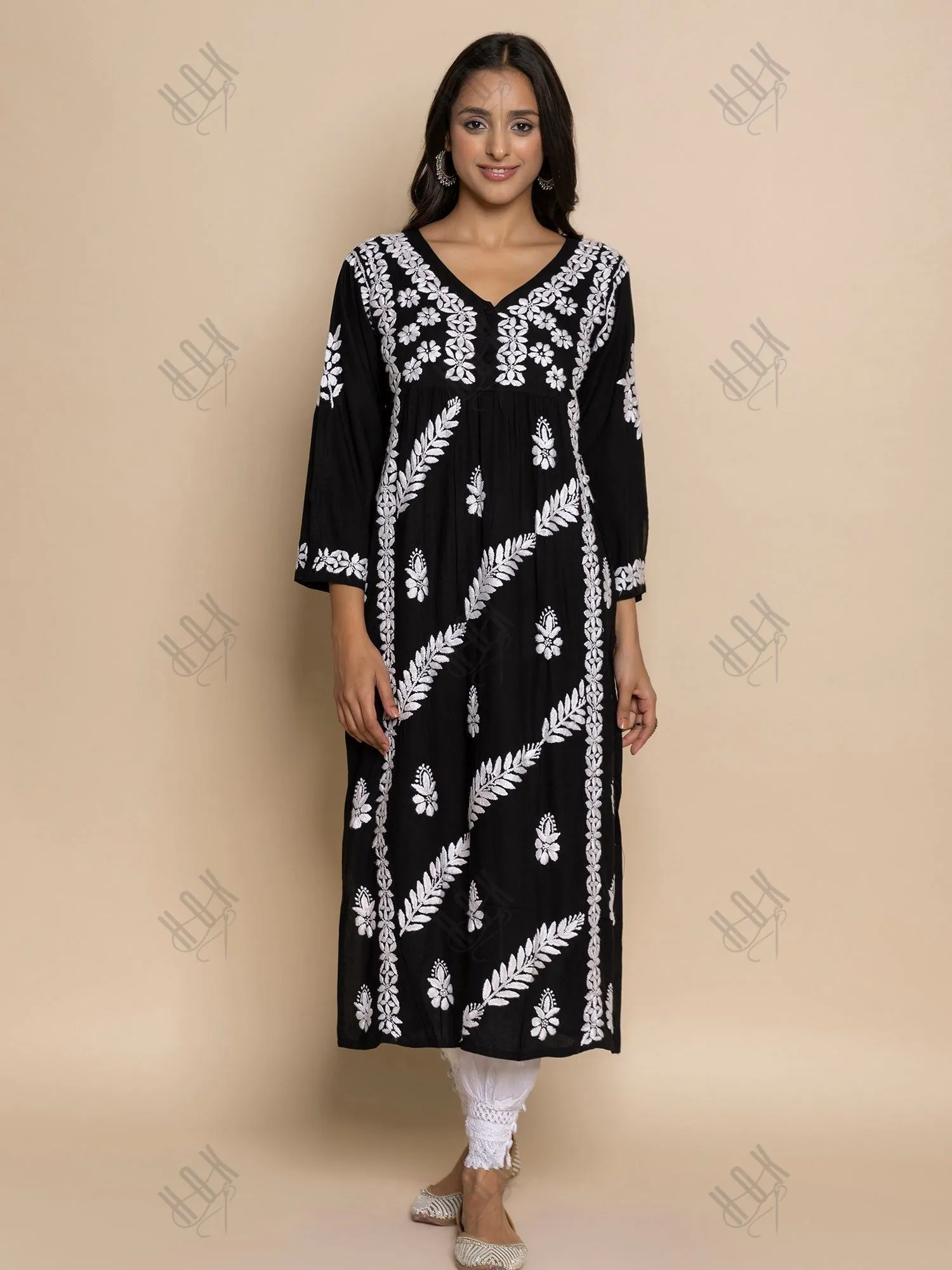 Rijuta in Chikankari Kurta in Rayon Cotton V Neck Black