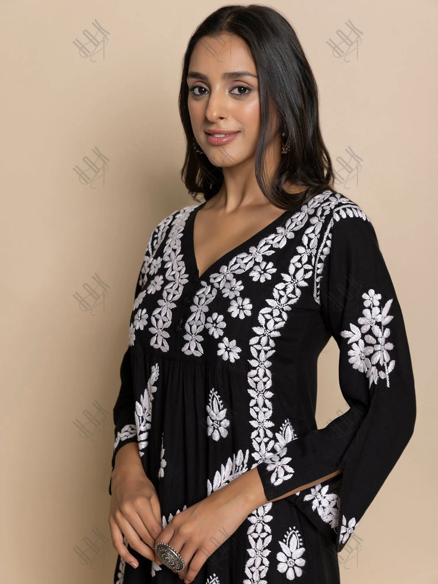 Rijuta in Chikankari Kurta in Rayon Cotton V Neck Black