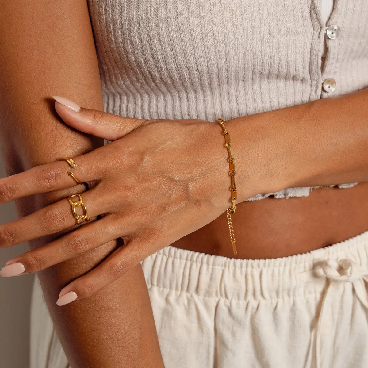 Tablet Clip Chain Bracelet - Gold