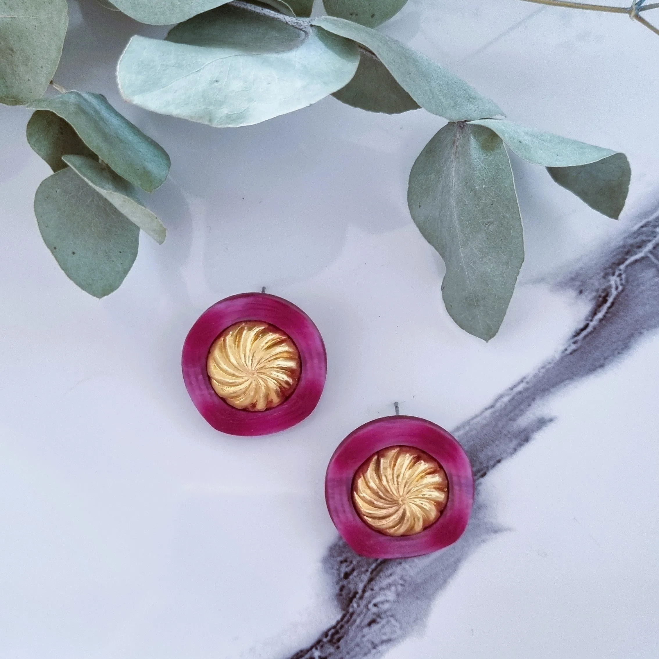 Vintage earrings - Beauty in magenta