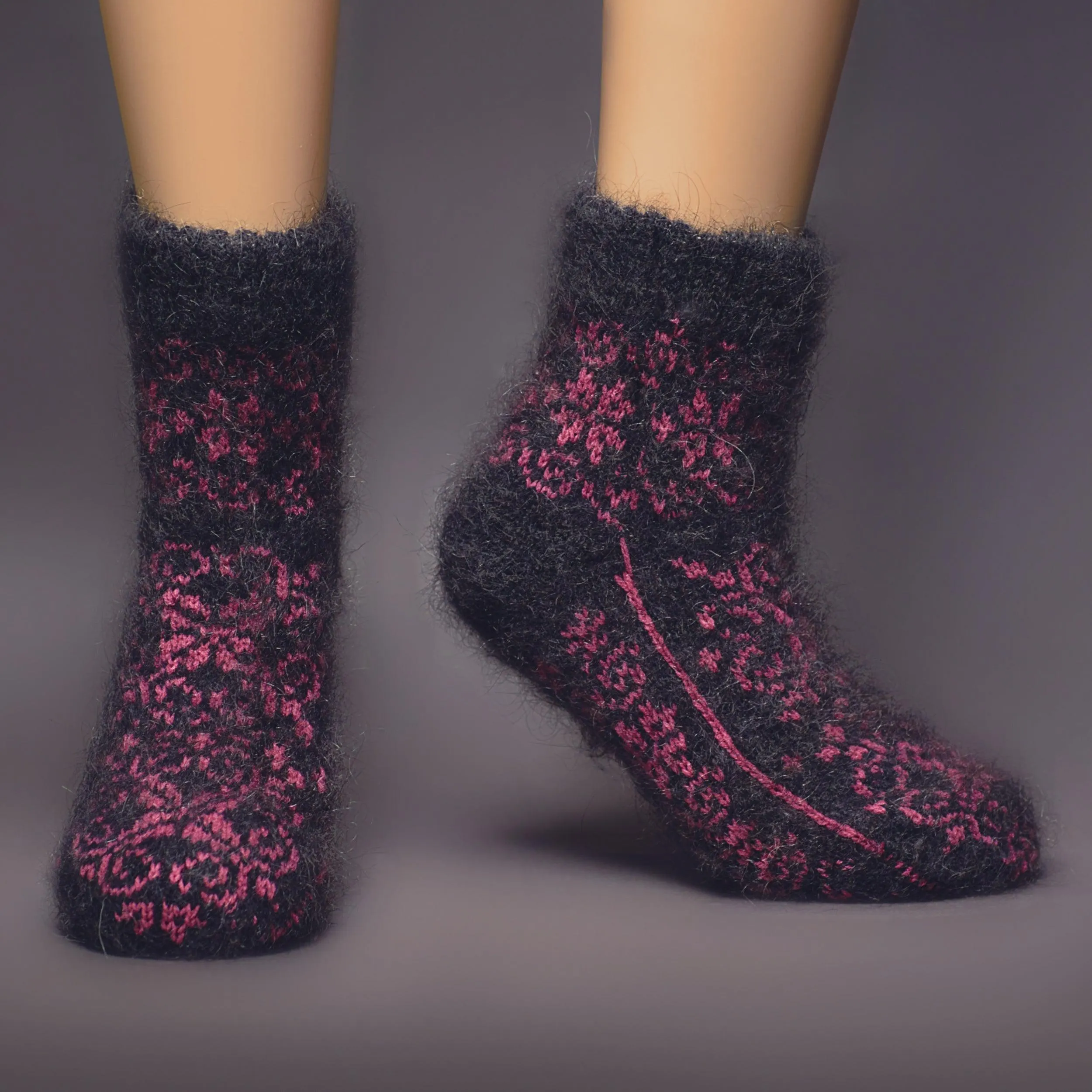 Women's Raspberry Fantasy Goat Wool Low-Cut Socks