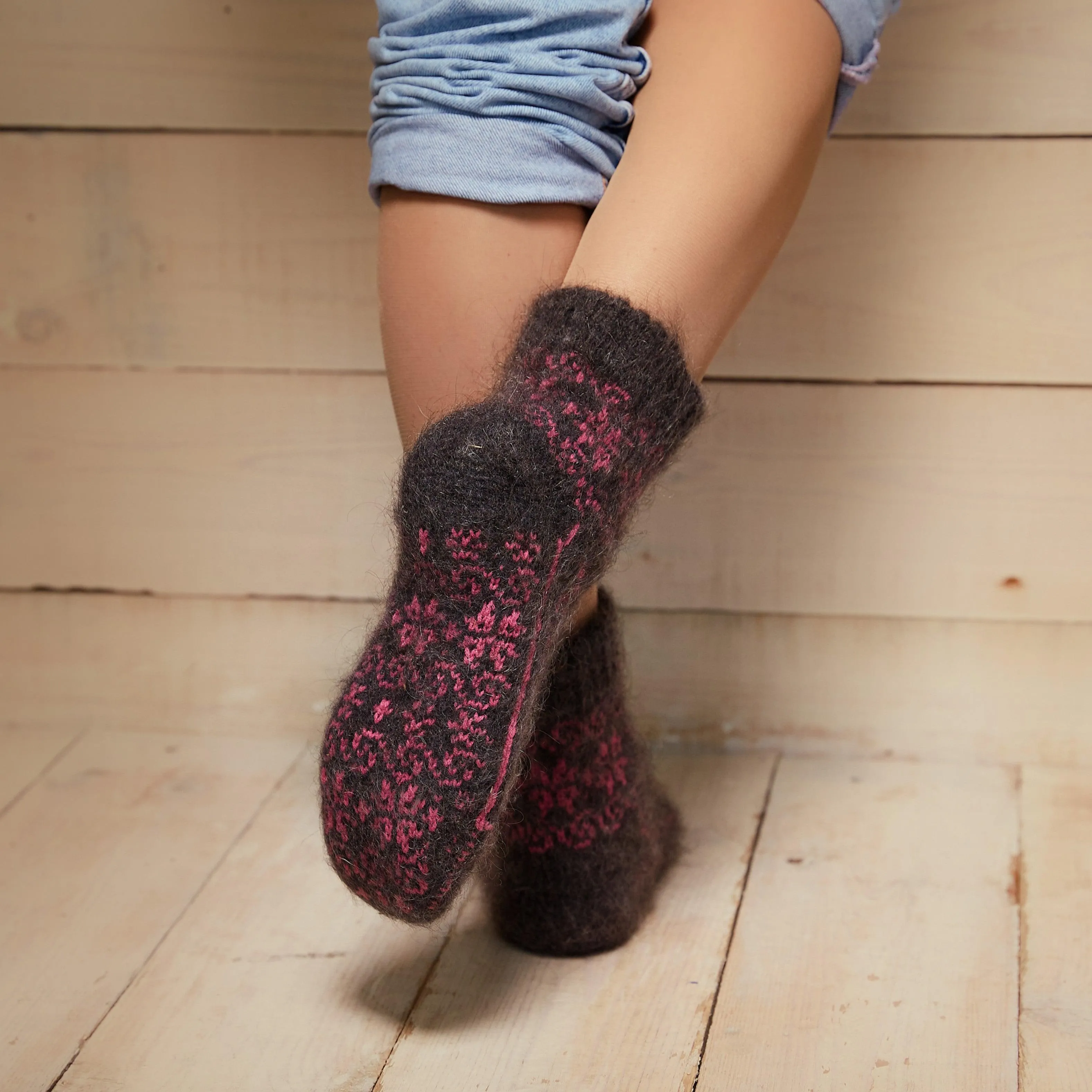 Women's Raspberry Fantasy Goat Wool Low-Cut Socks