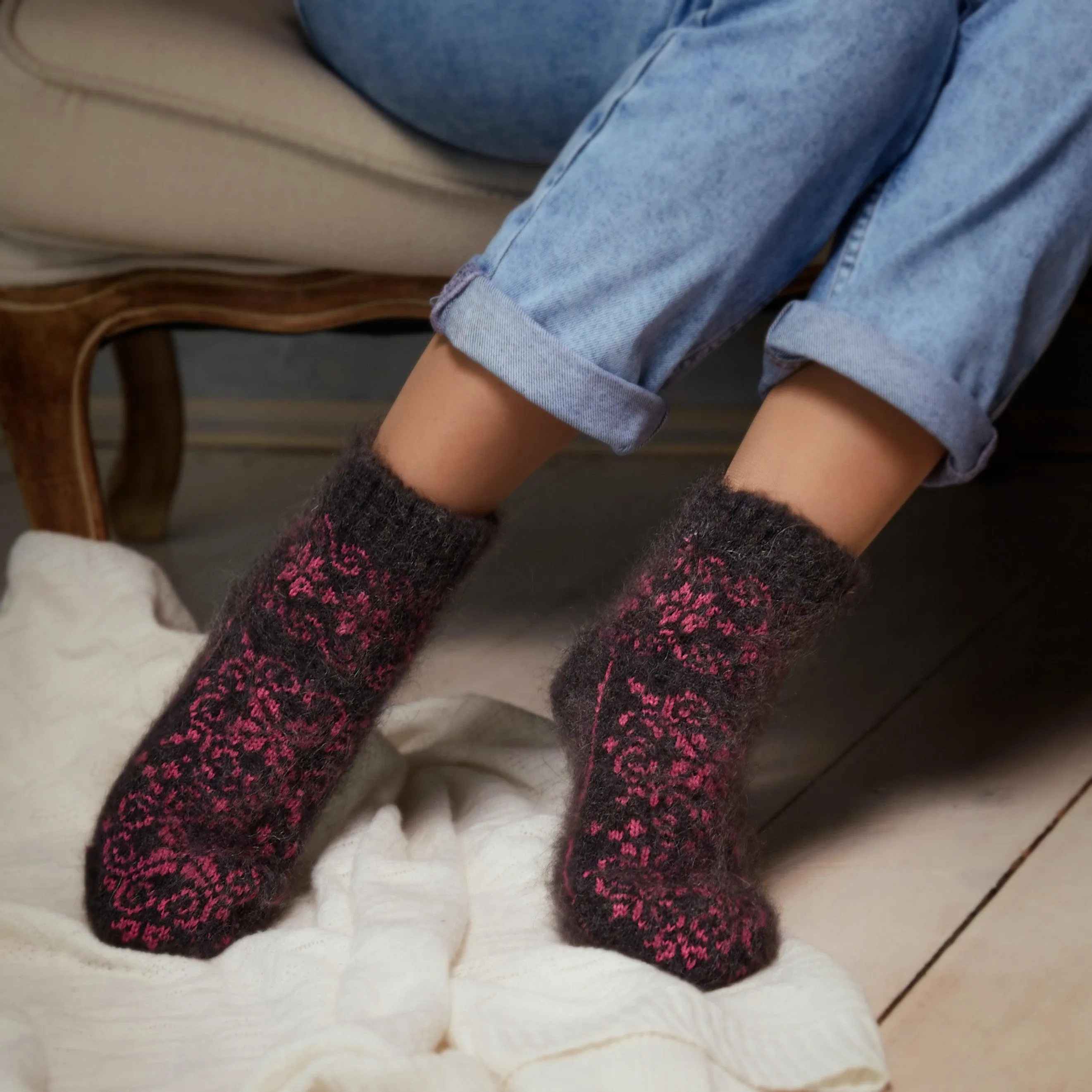 Women's Raspberry Fantasy Goat Wool Low-Cut Socks